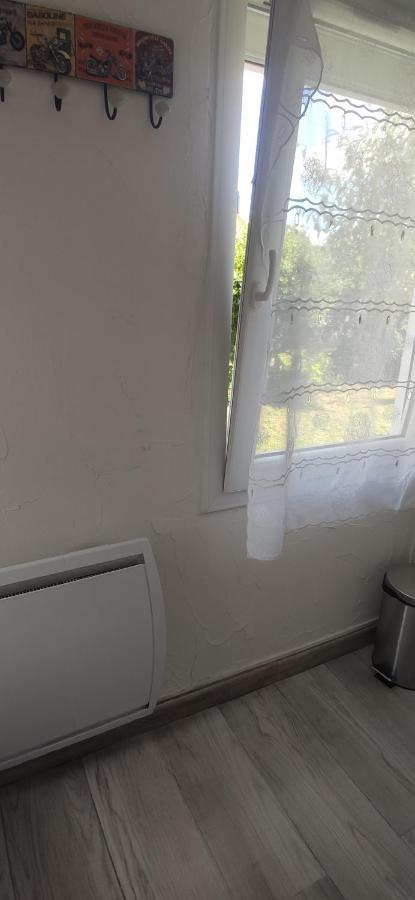 Апартаменты Petit Logement Sur Jardin Сен-Эрблен Экстерьер фото